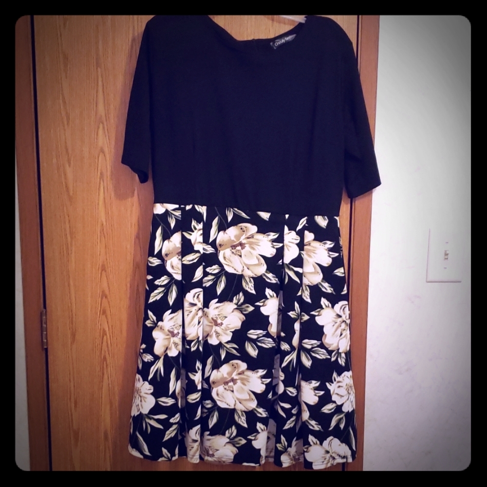 Black,white,cream floral dress, EUC size 1x